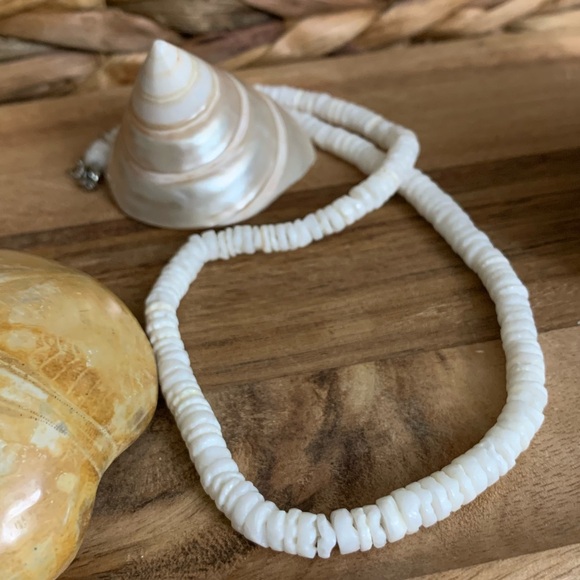 White Sands Shell Necklace - Picture 3 of 7